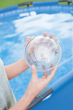 Lay-z Spa Floating Light For Hot Tub Or Pool -Bestway Sale 58419 19 58419e us19 web ls001 1589