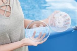 Lay-z Spa Floating Light For Hot Tub Or Pool -Bestway Sale 58419 19 58419e us19 web ls002 1595