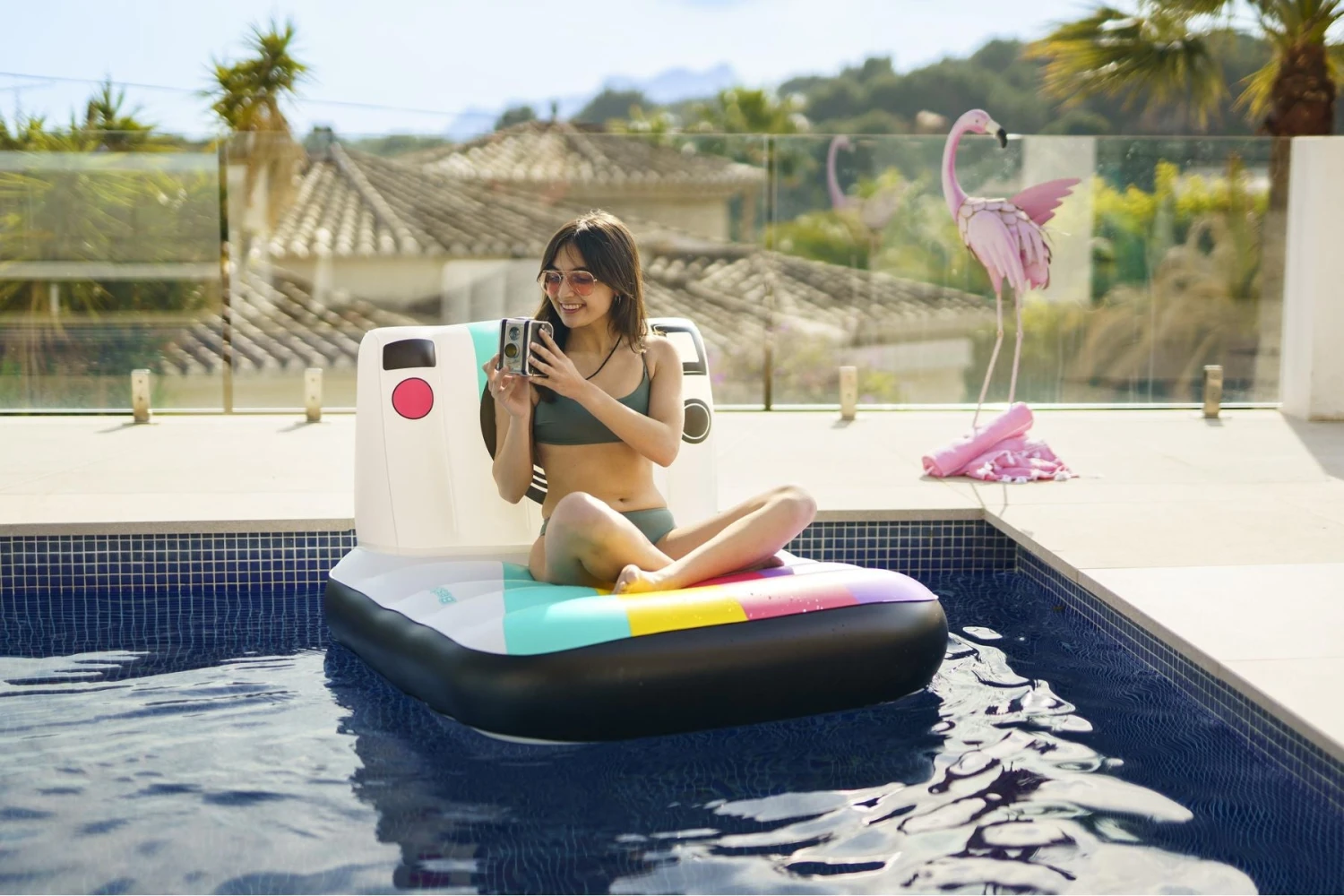 Bestway Inflatable Vintage Camera Pool Float 6 Bestway Inflatable Vintage Camera Pool Float - Image 4